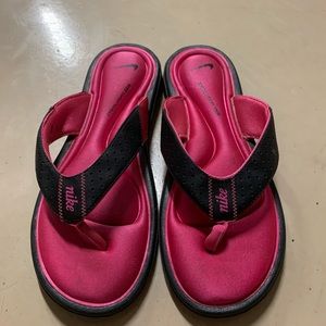 Nike Flip Flops - Size 9/10